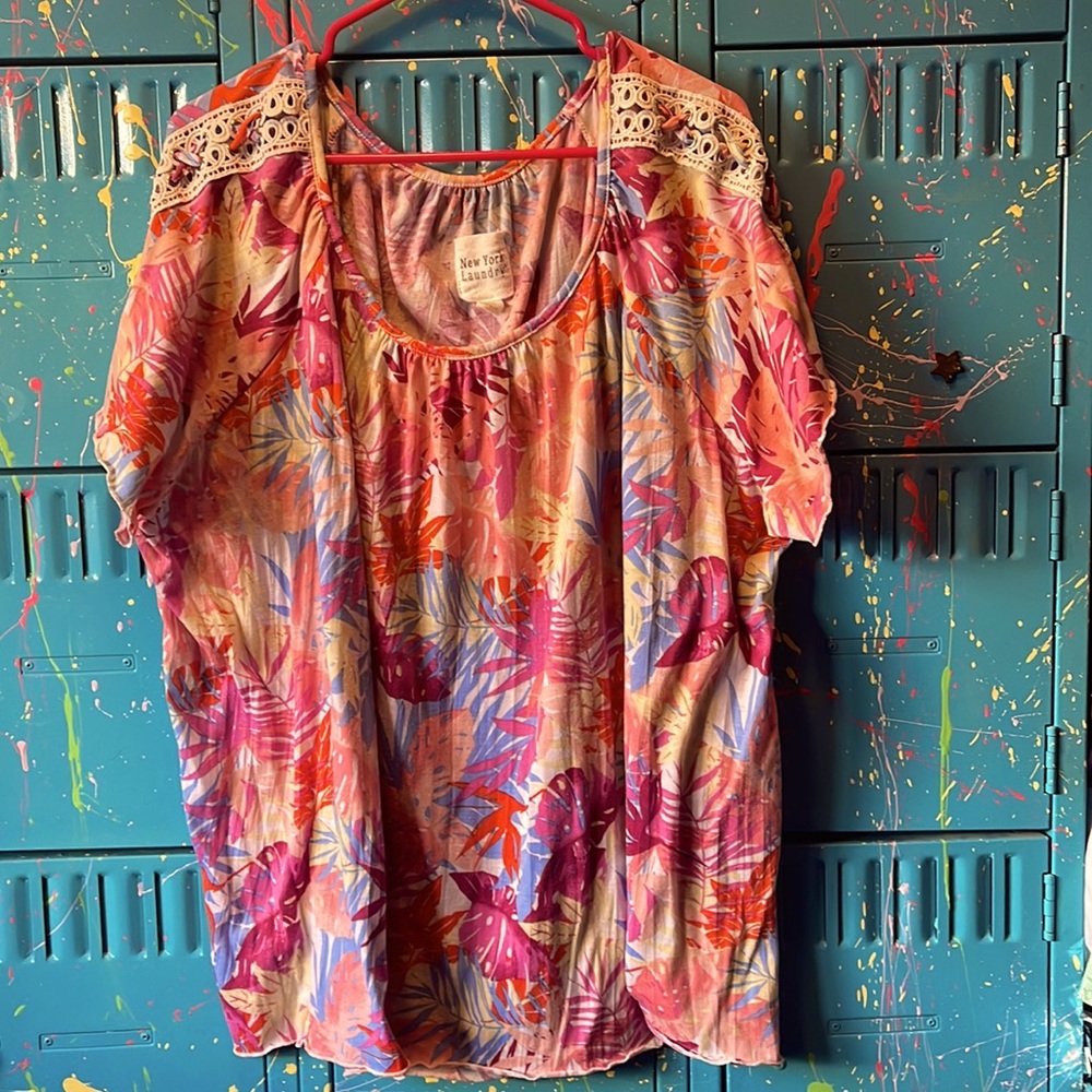 💰🚨CLEARANCE 🚨💰 
New York Laundry. T116